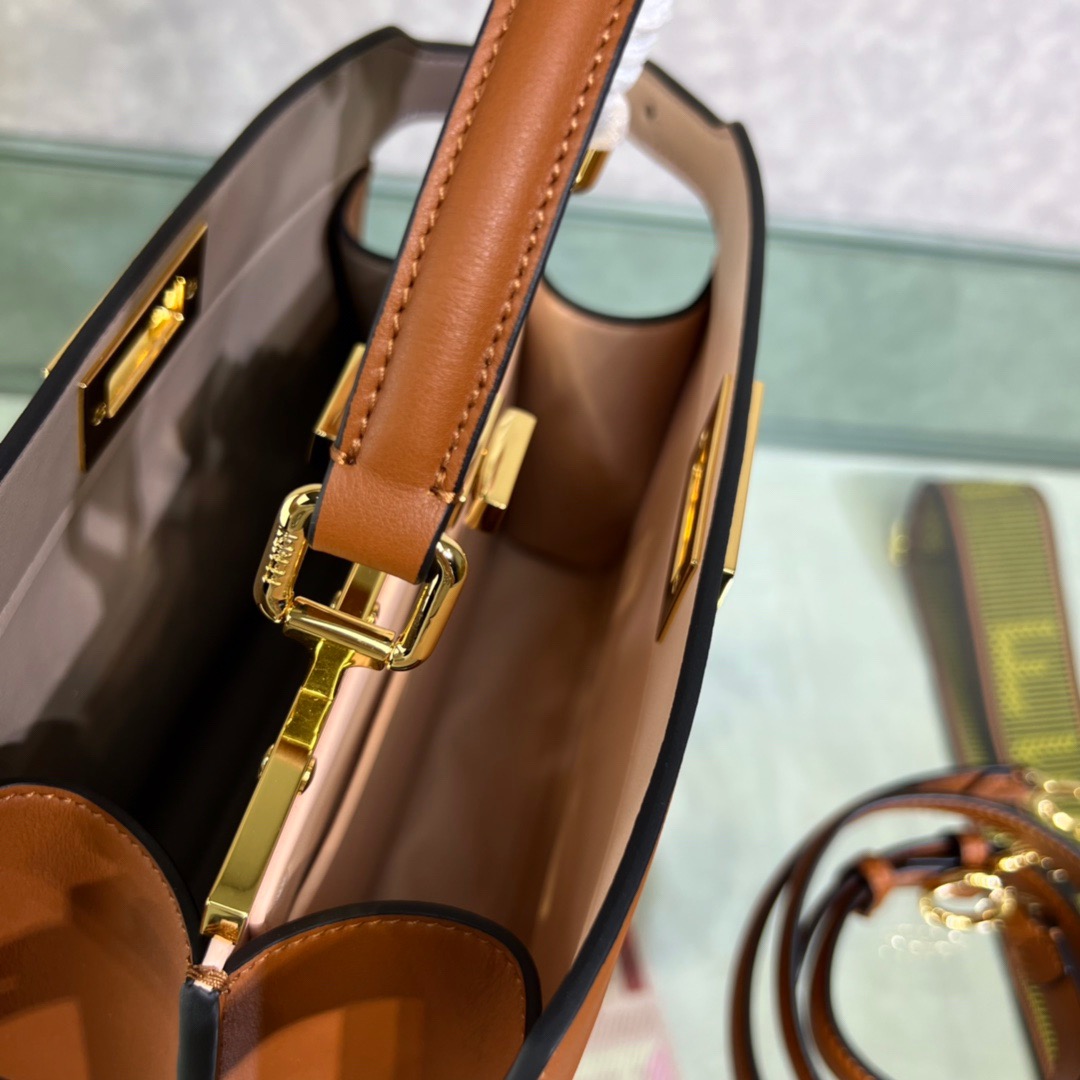 Fendi Peekaboo ISeeU Small Bag in Brown - Image 5