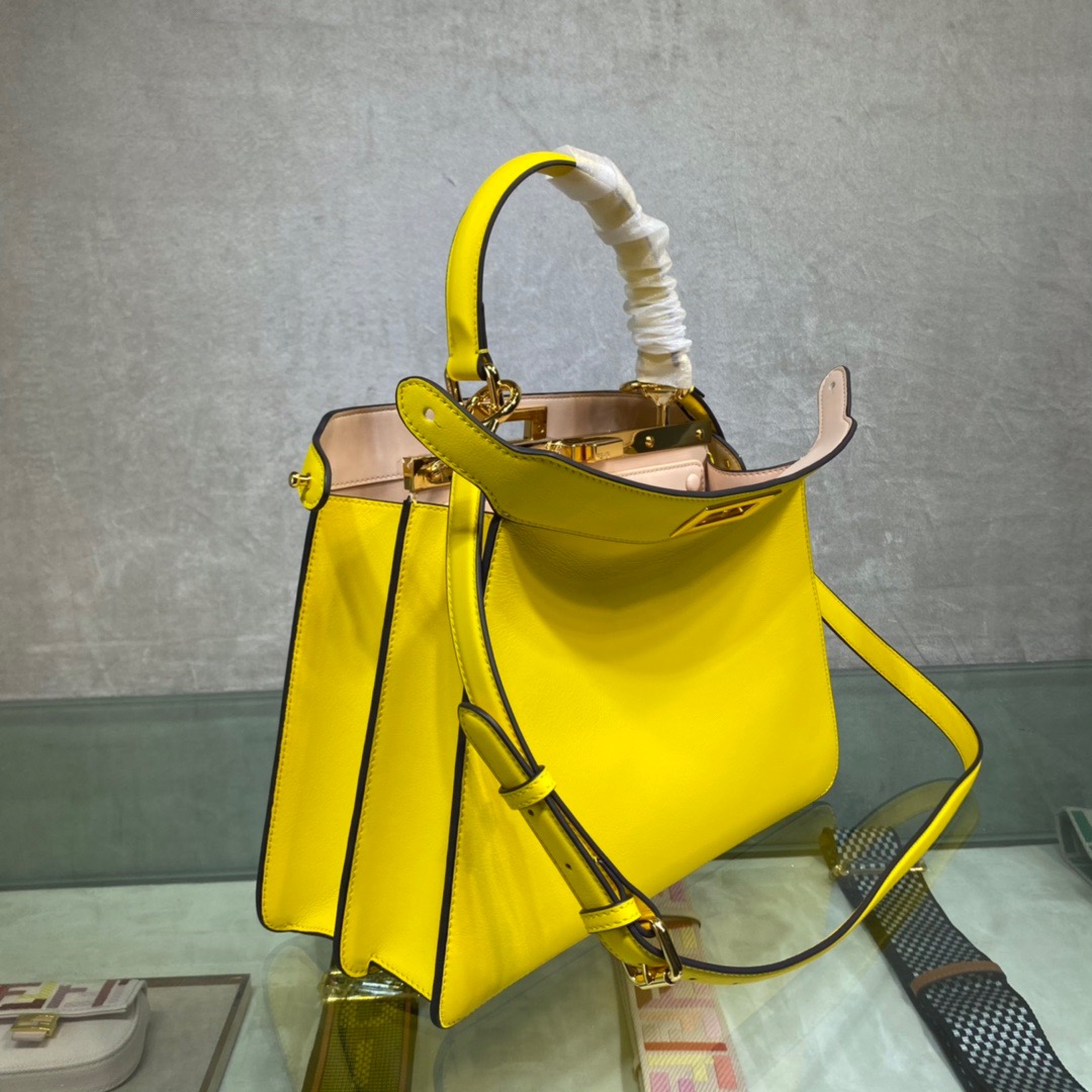 Fendi Peekaboo ISeeU Medium Bag in Yellow - Image 3