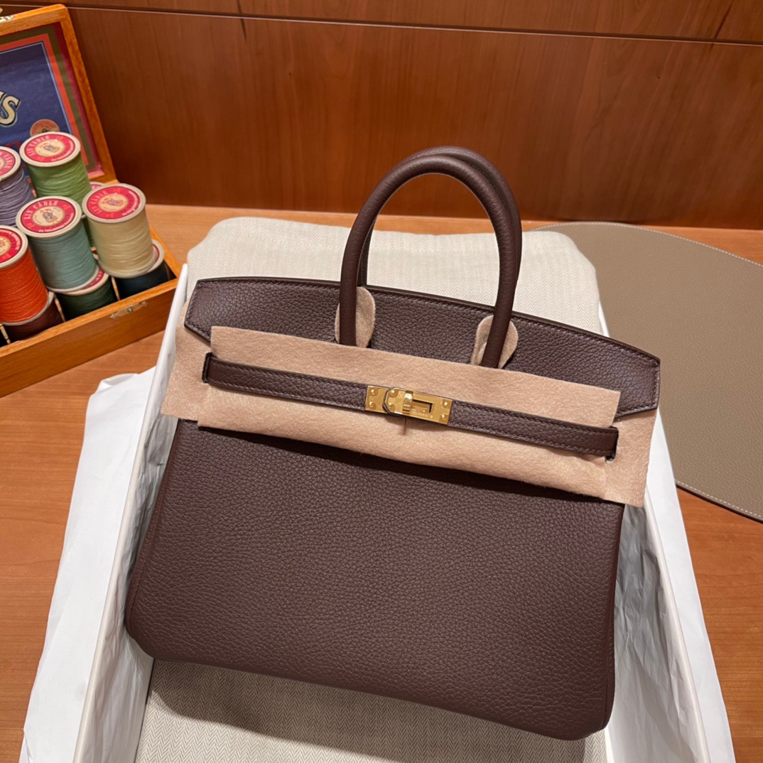 fb638e_66df395cef0d4f94b54c1d25f6858f27mv2.jpg Birkin 25 Togo Havana&Ceramic - Image 1