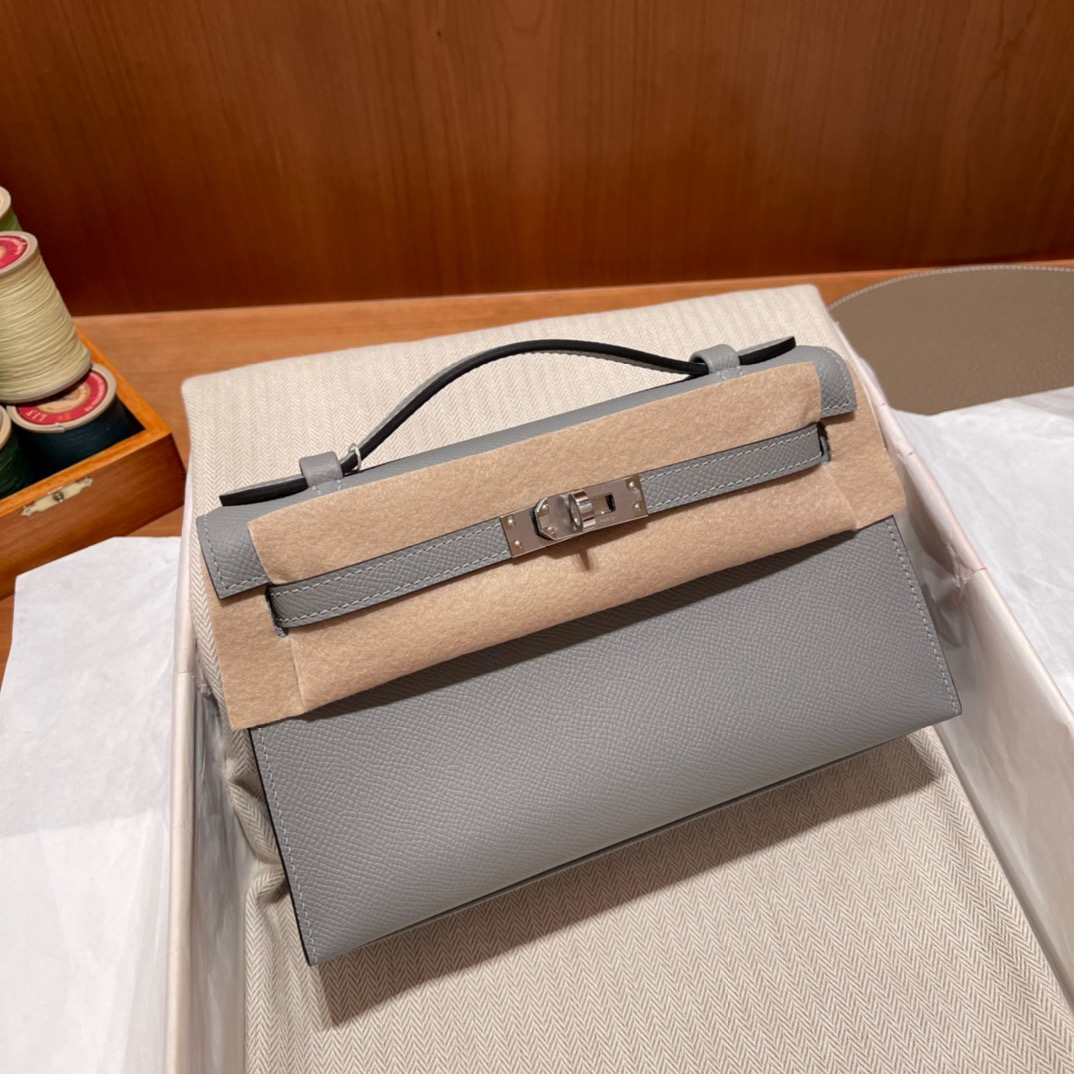 fb638e_67522babf12a4d809dad2ff0a75c2db7mv2.jpg Kelly Pochette Epsom Gris Mouette - Image 1