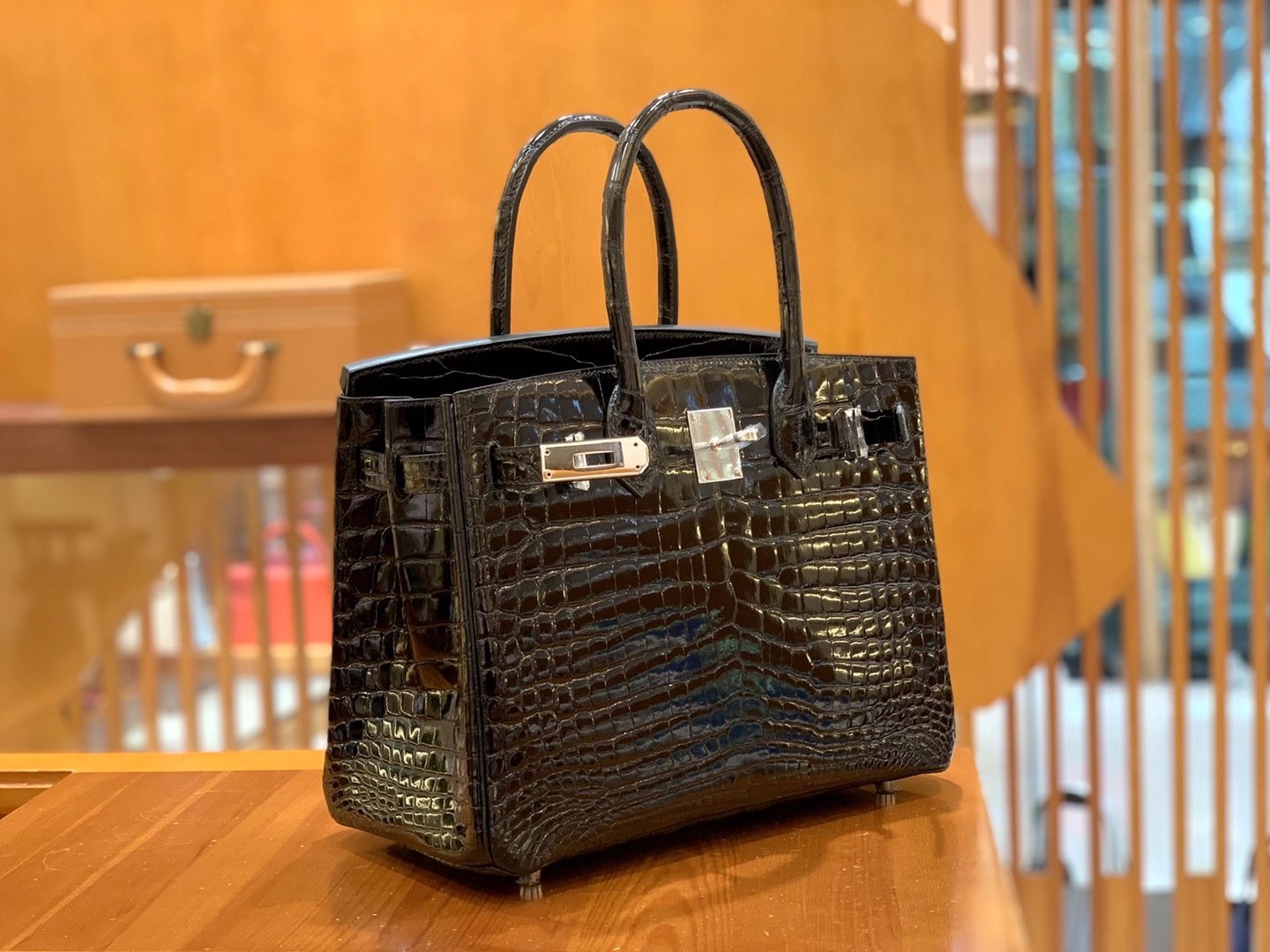 fb638e_6adcaa2a8b194af1a0f5ae434b3531edmv2.jpg Birkin 30 Crocodile Black - Image 1