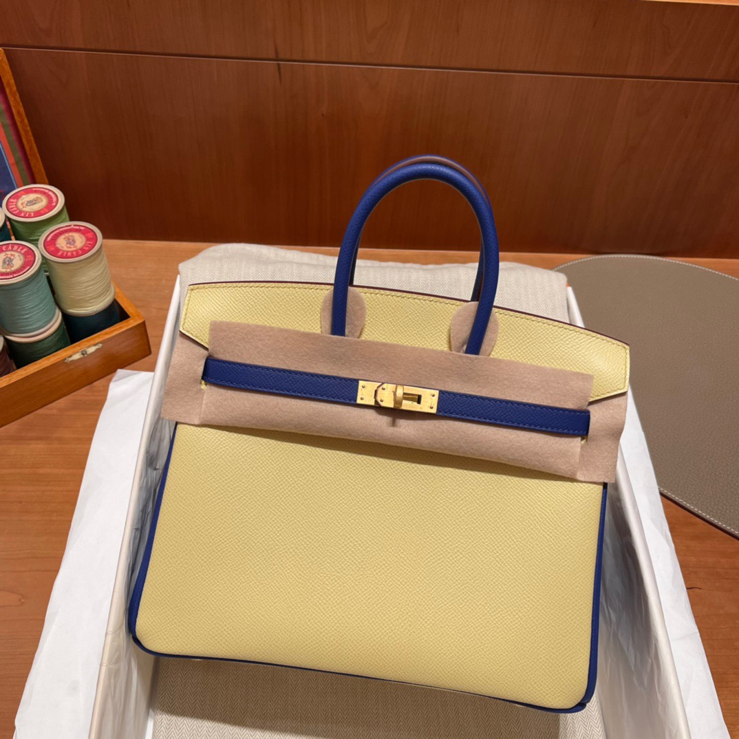 fb638e_6af81d8603cd4175bd7b22ca10012953mv2.jpg Birkin 25 Epsom Jaune Poussin&Electric Blue - Image 1