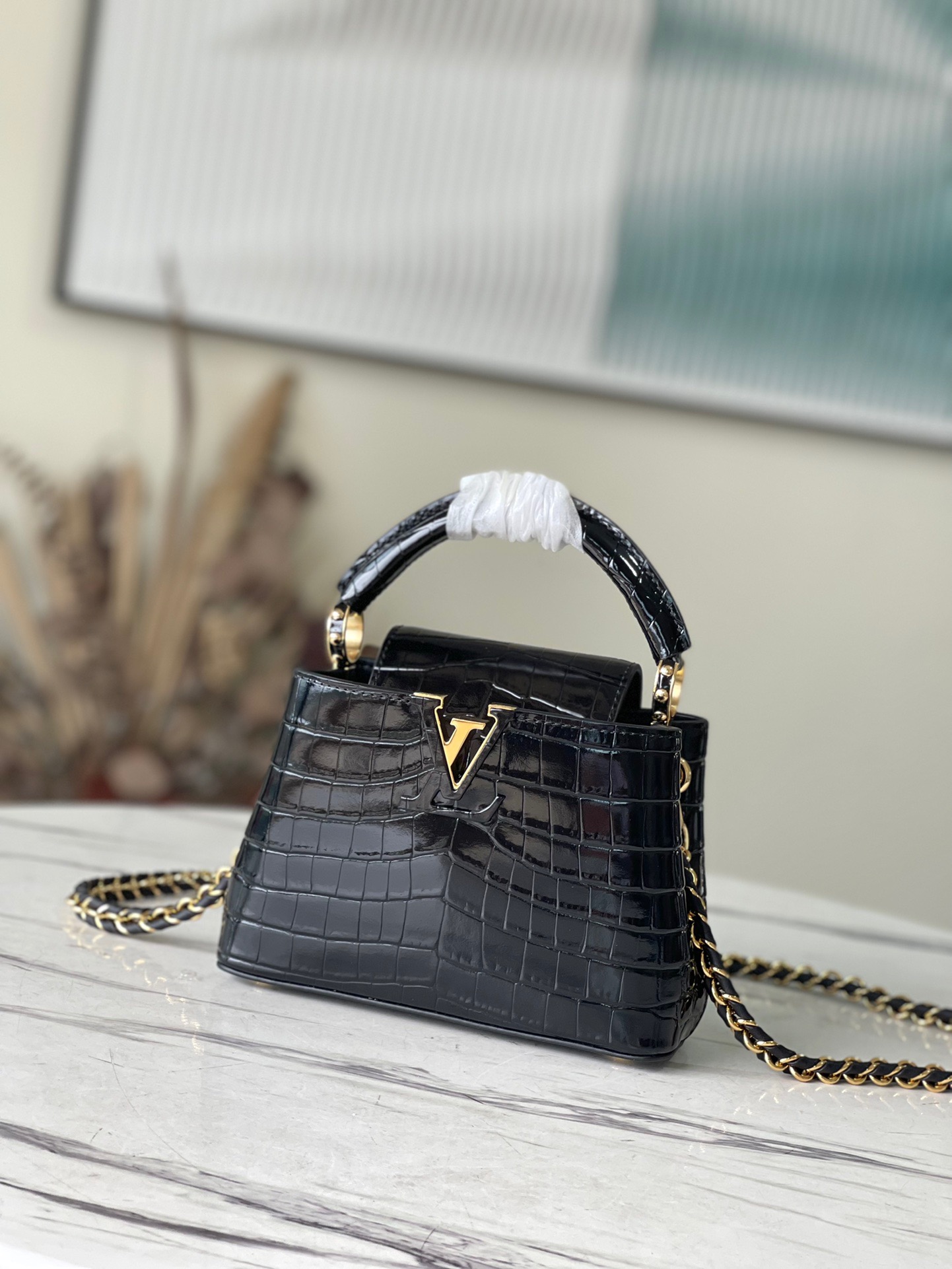 fb638e_6bcf624c68ec4828b85fdcb2b716dbe6mv2.jpg Louis Vuitton Capucines - Image 1