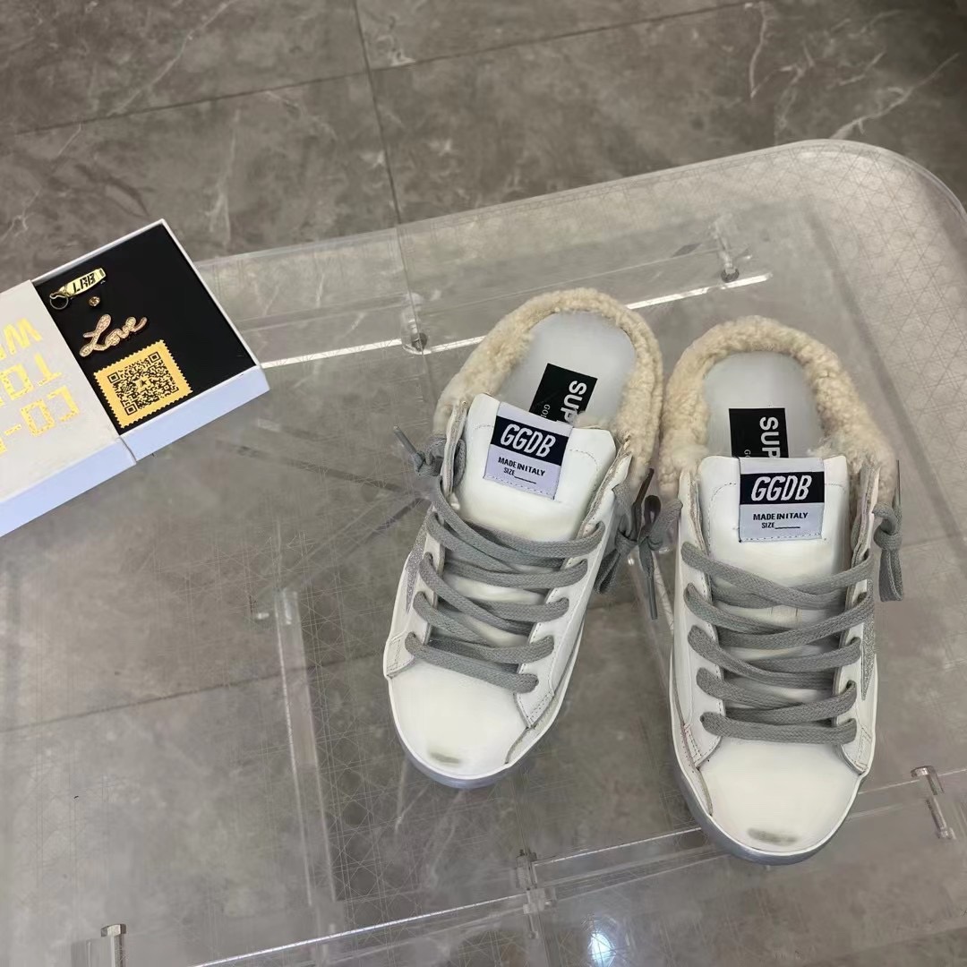 fb638e_6d6ed916e9a54283a79c4c70d0fb9d6amv2.jpg Golden Goose Wool Shoes - Image 1