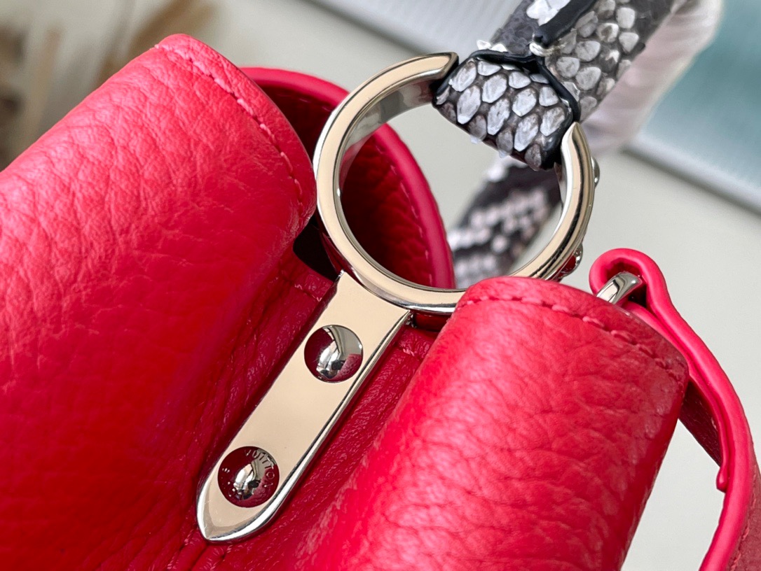 Louis Vuitton Capucines BB Medium Handbag in Red - Image 7