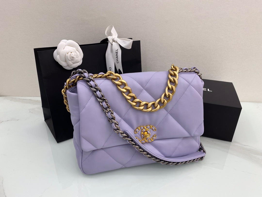 fb638e_6e65f91b5e1742fc82bf2a54b00833bbmv2.jpg Chanel 19 Taro Purple - Image 1