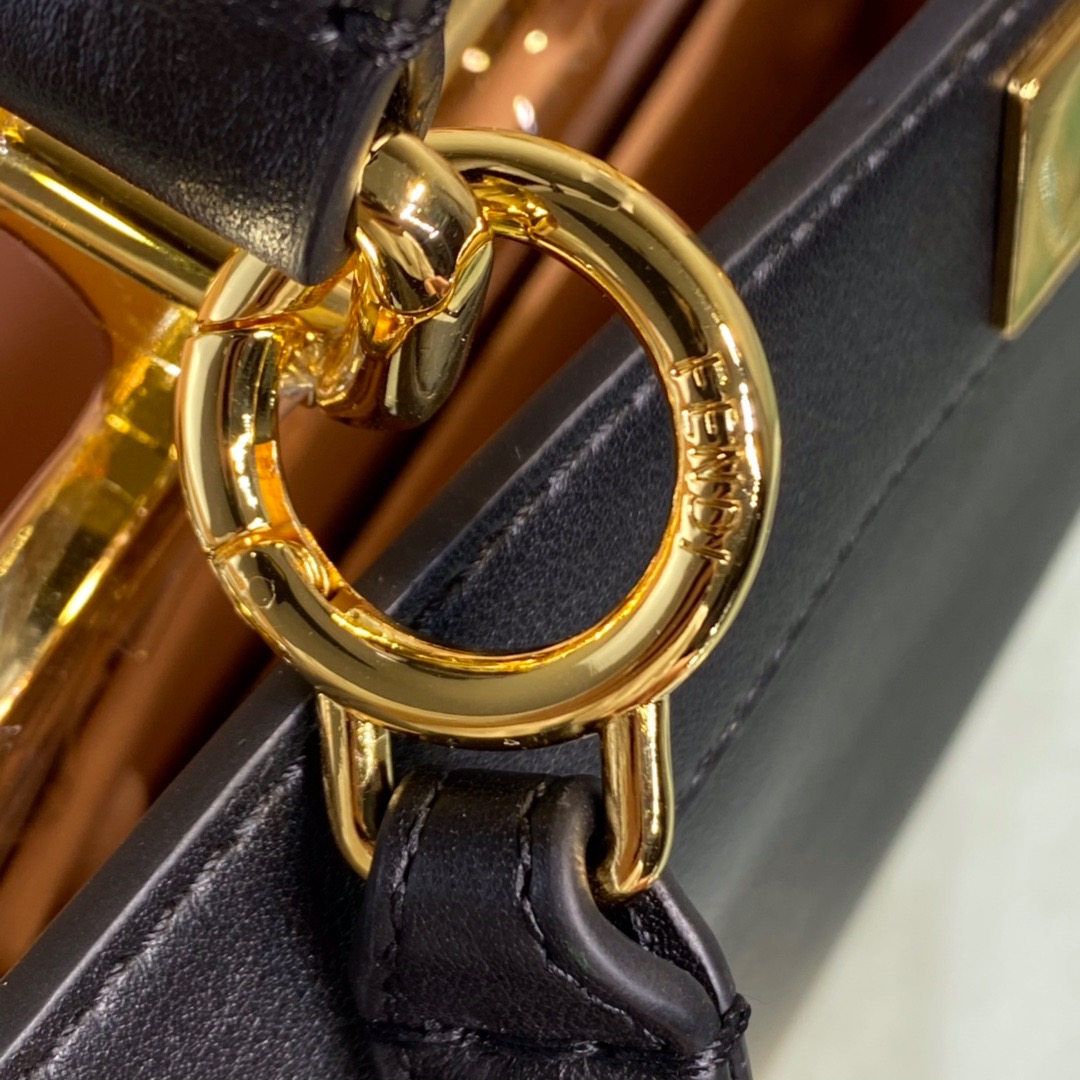 Fendi Peekaboo ISeeU Medium Bag in Black - Image 6