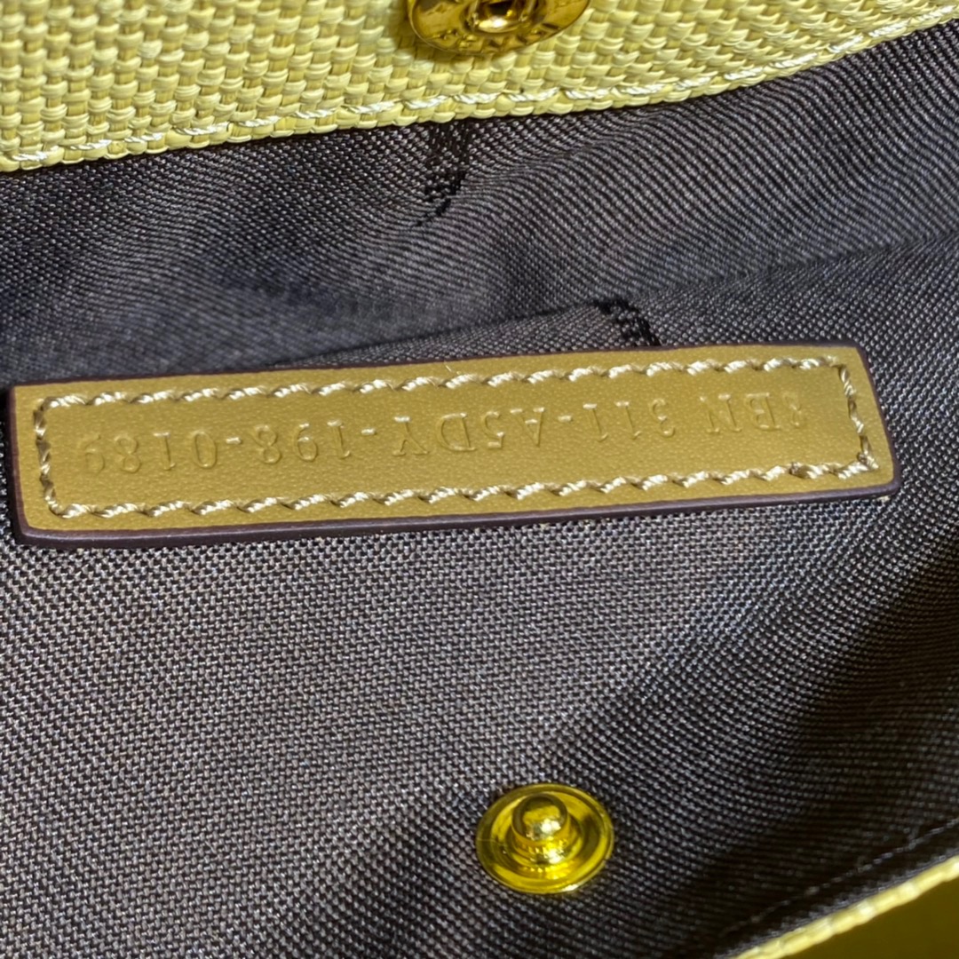 Fendi Peekaboo X-Tote Medium Bag - Image 8