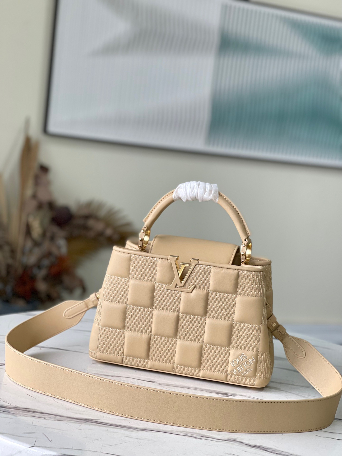 fb638e_6f3c7038555942a188a5bbaead5cf7famv2.jpg Louis Vuitton Capucines BB Small Handbag in Beige - Image 1