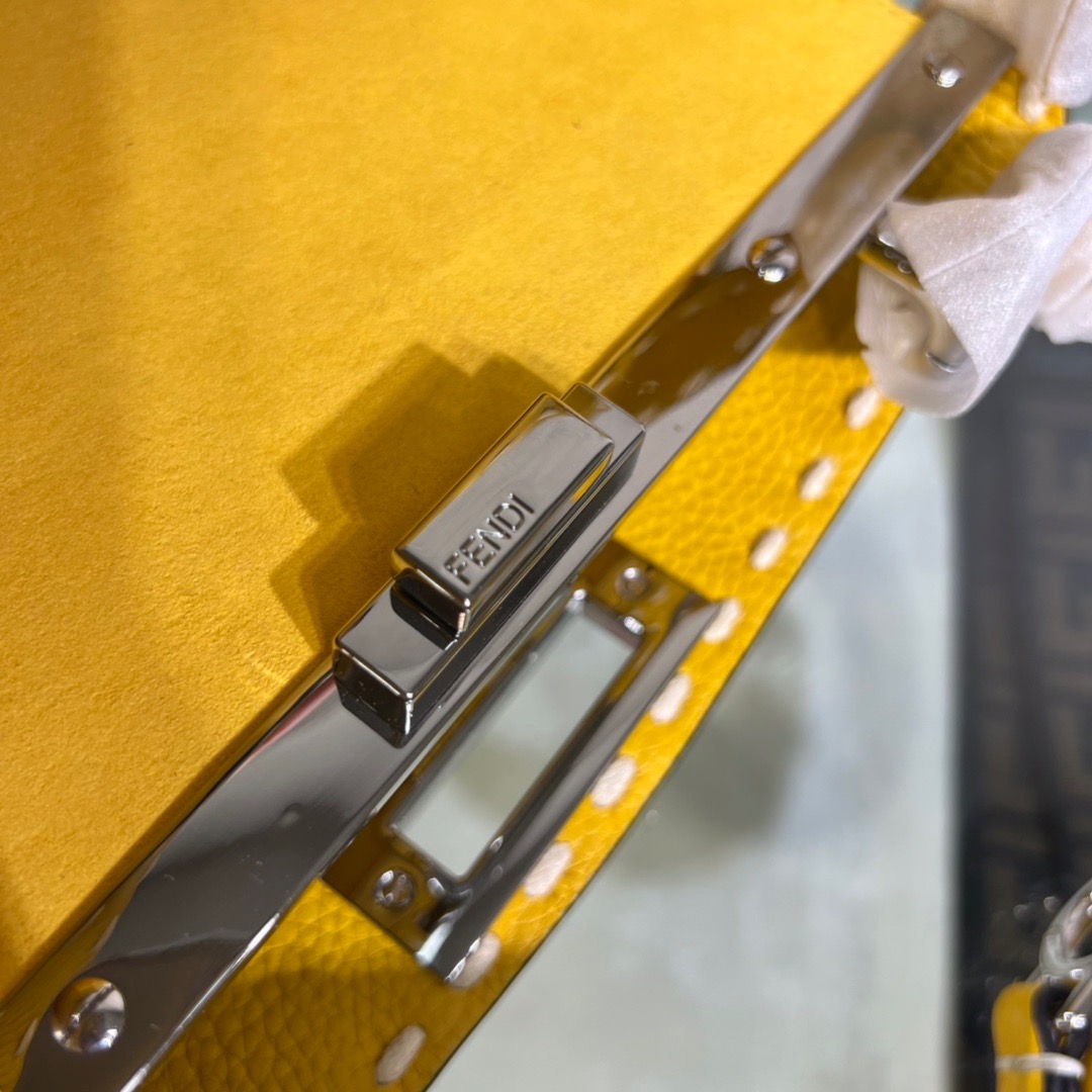 Fendi Peekaboo ISeeU Medium Bag - Image 7