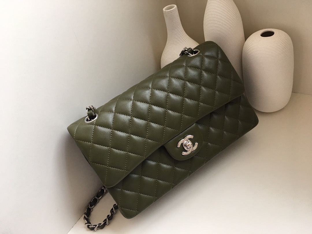 fb638e_70e626f87d9141e693617ddbab0ac506mv2.jpg Chanel Classic Flap 25 Olive Green - Image 1