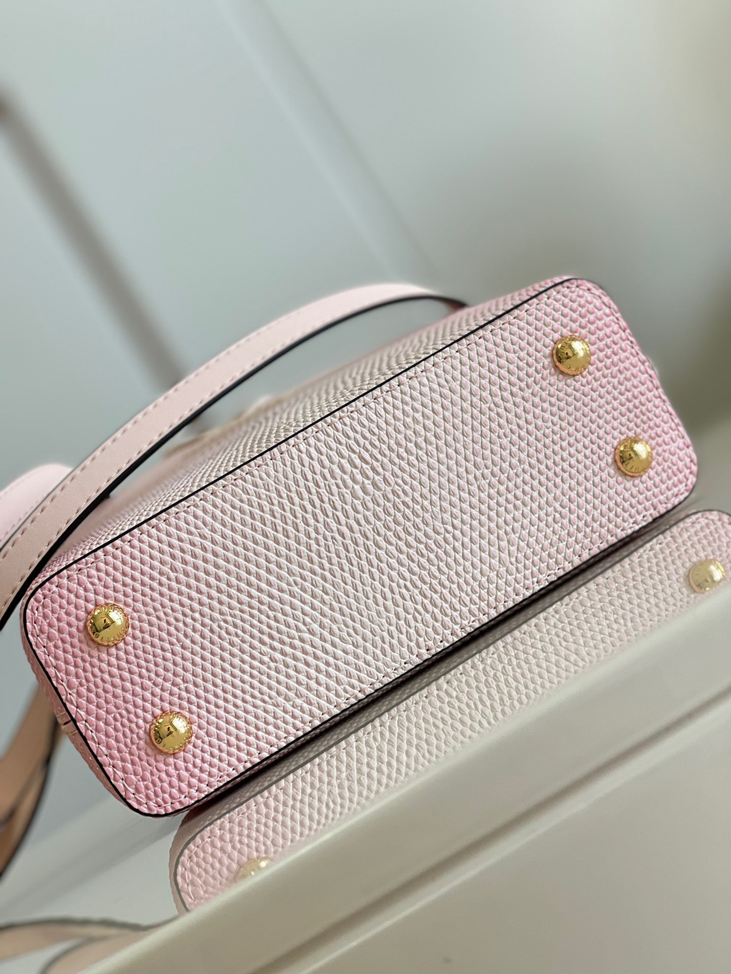 Louis Vuitton Capucines Mini Handbag in Gradient Pink - Image 6