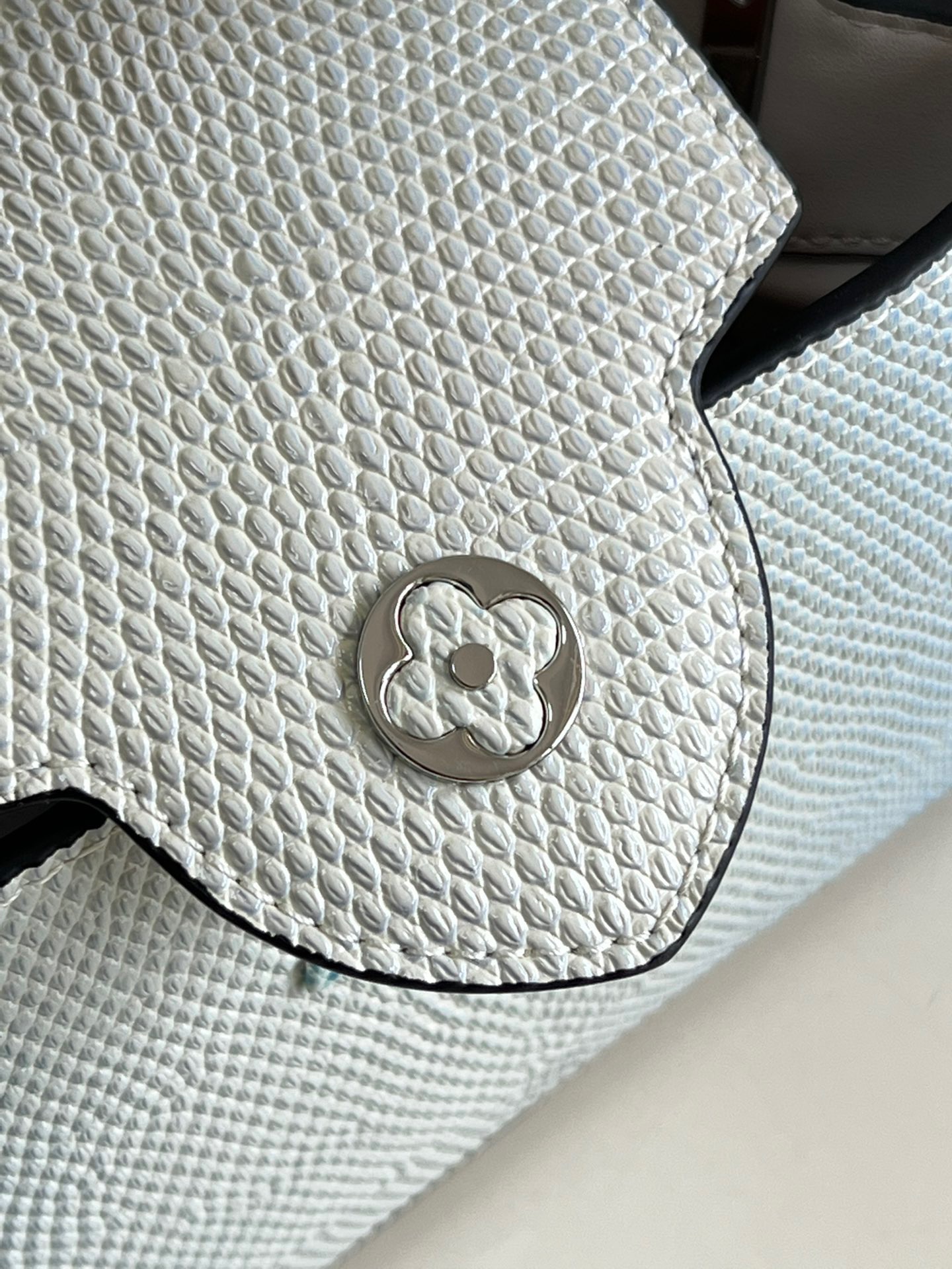 Louis Vuitton Capucines Mini Handbag in Gradient Blue - Image 8