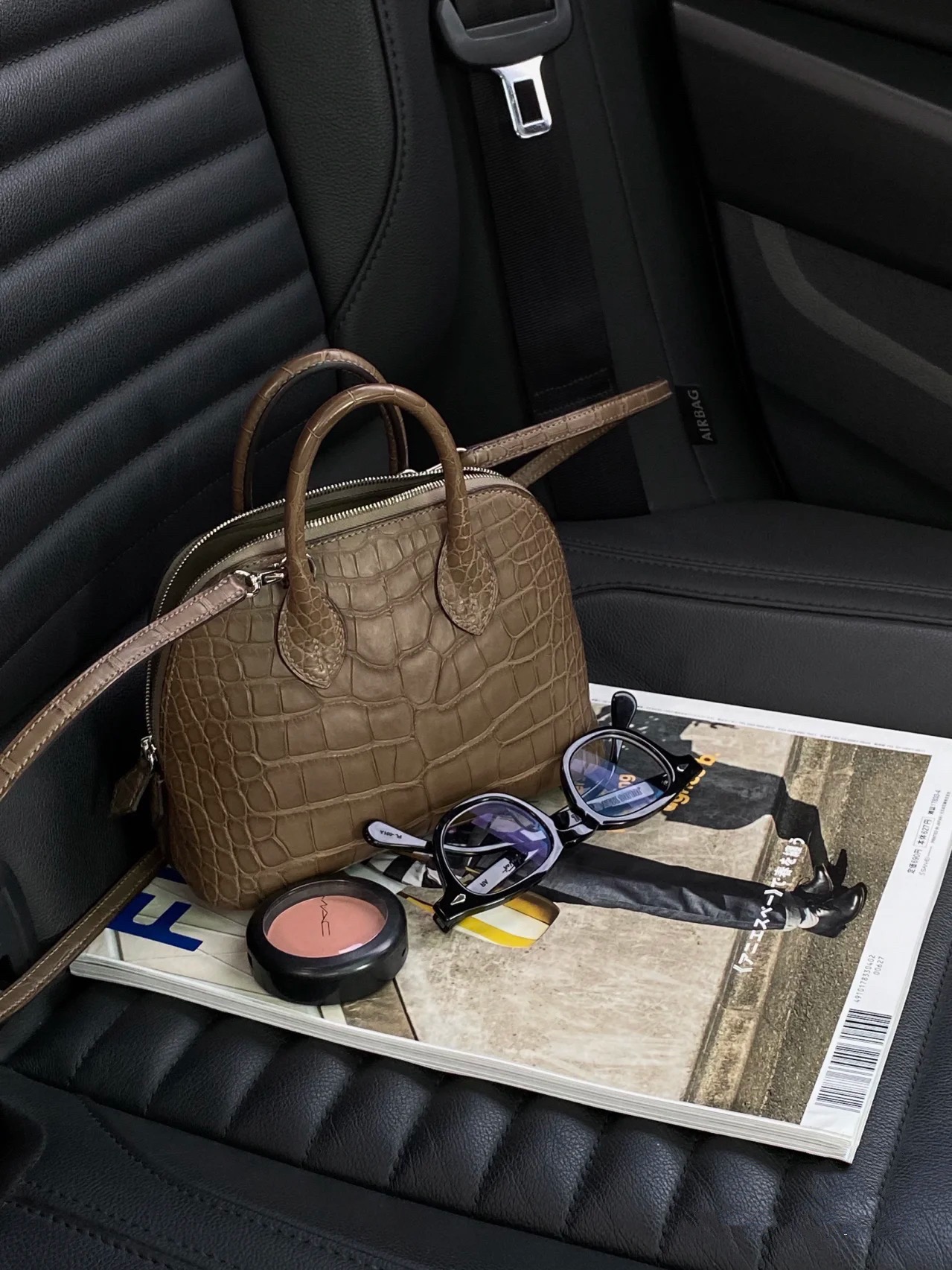 fb638e_76b6b10eba5441de9edb246826e4a108mv2.jpg Mini Bolide 18 Glycyrrhiza Grey - Image 1