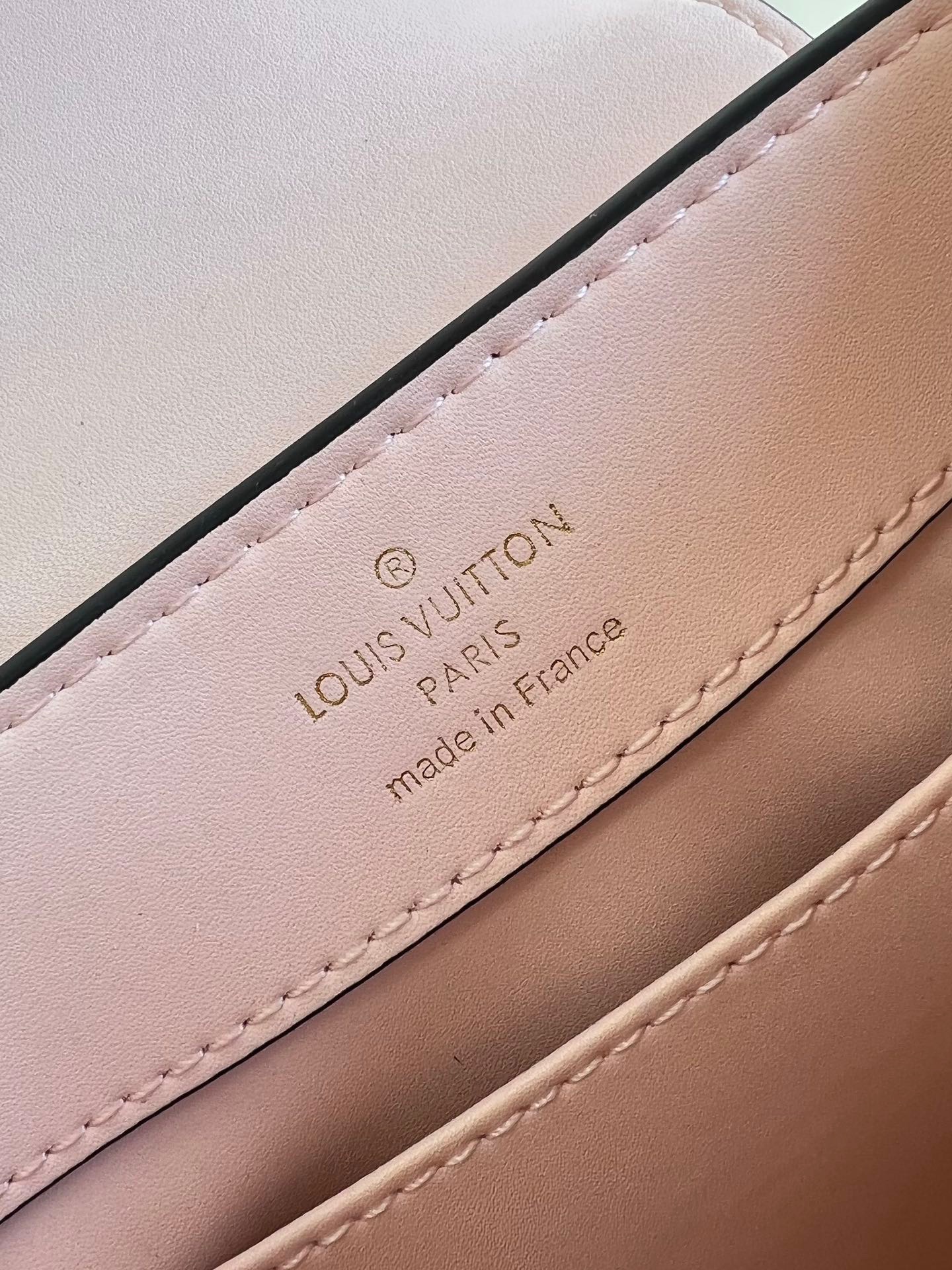 Louis Vuitton Capucines Mini Handbag in Gradient Pink - Image 10