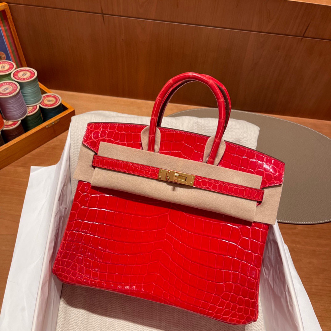 fb638e_7847b03541924e37b7d0ac9f42338f0fmv2.jpg Birkin 25 Niloticus Crocodile Shiny Ferrari Red - Image 1
