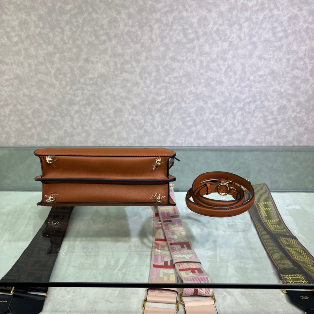 Fendi Peekaboo ISeeU Small Bag in Brown - Image 4