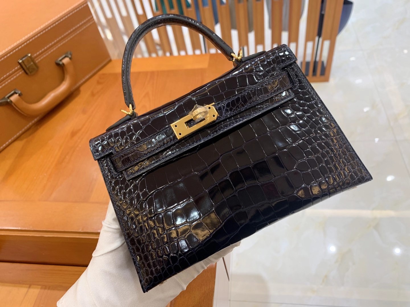 fb638e_78a35ffa95c2444b9cef949198eabf09mv2.jpg Mini Kelly Crocodile Midnight Blue - Image 1