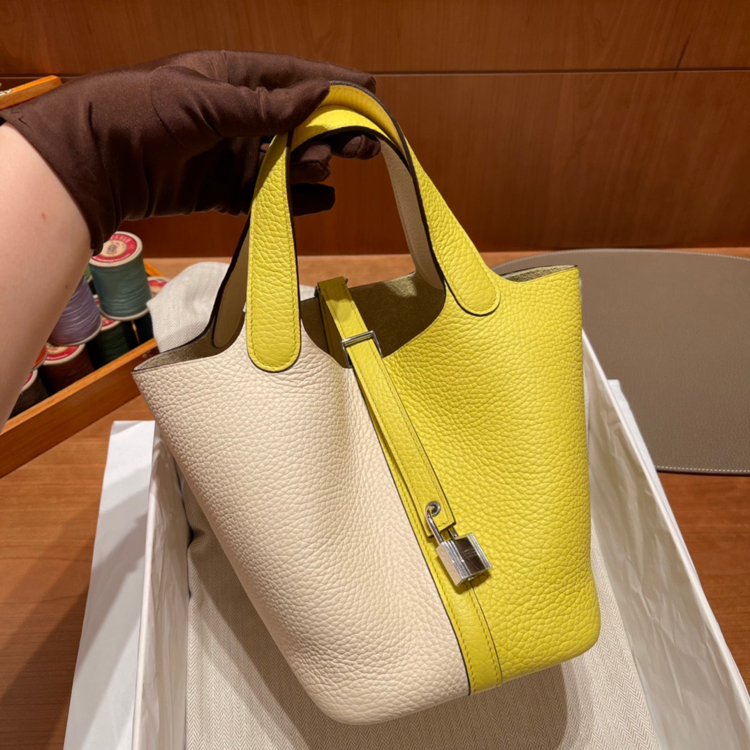 fb638e_7945458f777a4d3087c21f42e1cc6d5fmv2.jpg Picotin Lock 18 Clemence - Image 1