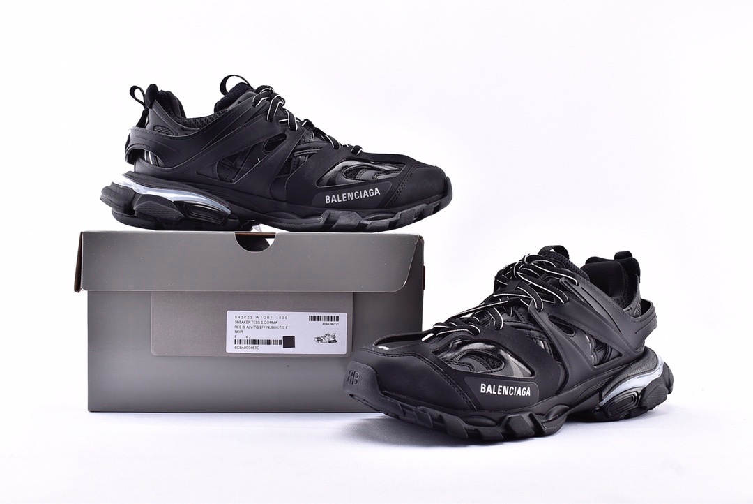 fb638e_7c7c7021e1734aa389ca2fa956b412f5mv2.jpg Balenciaga 3 Retro Daddy Shoes - Image 1