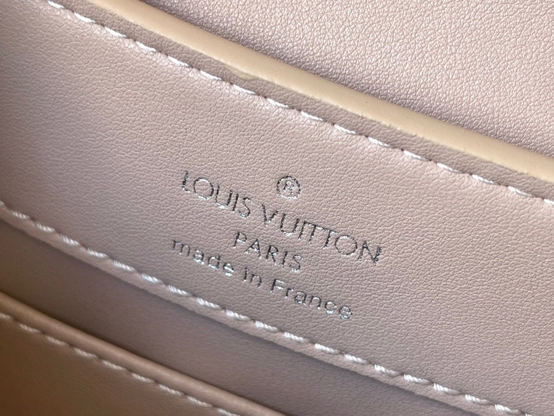 Louis Vuitton Capucines Mini Handbag in Khaki Lizard - Image 10