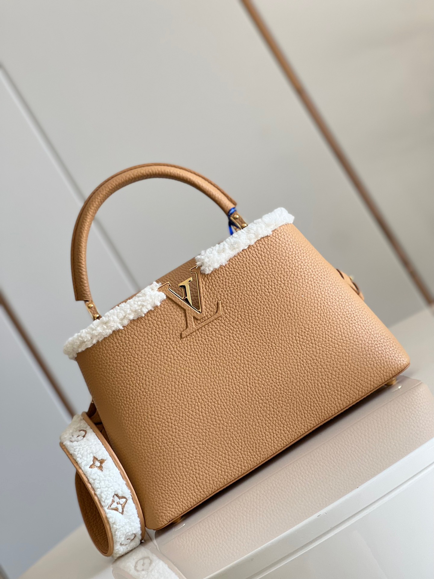 fb638e_7ca74b23621741fba2c8ffcde8b856e1mv2.jpg Louis Vuitton Capucines BB Medium Handbag in Apricot Gold - Image 1