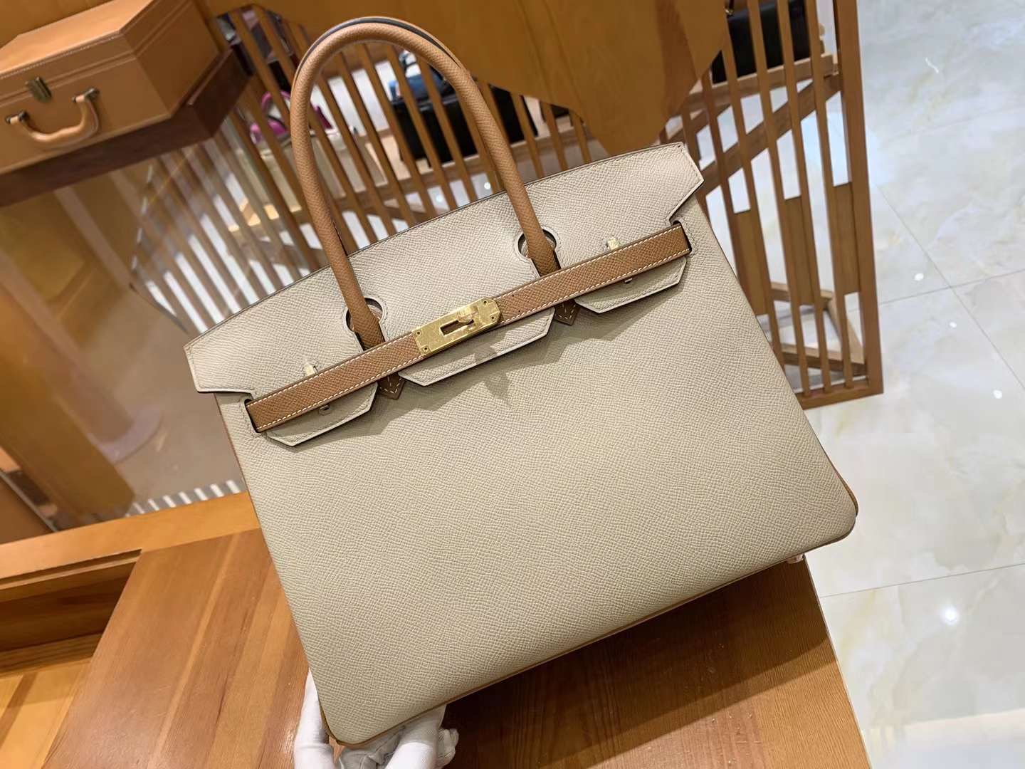 fb638e_7d36345eca704cb09b4ba2498013b073mv2.jpg Birkin 30 Epsom Turtle Dove Grey&Golden Brown - Image 1