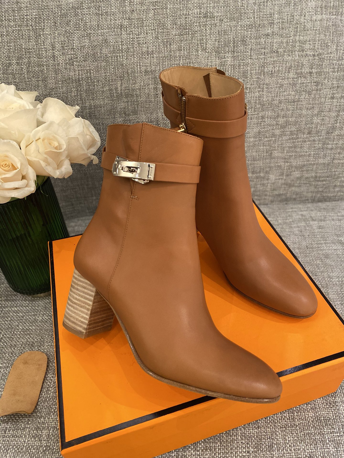 fb638e_7d4a23636f8142c19ded8b589d4cf50fmv2.jpg Hermes Kelly Boots - Image 1