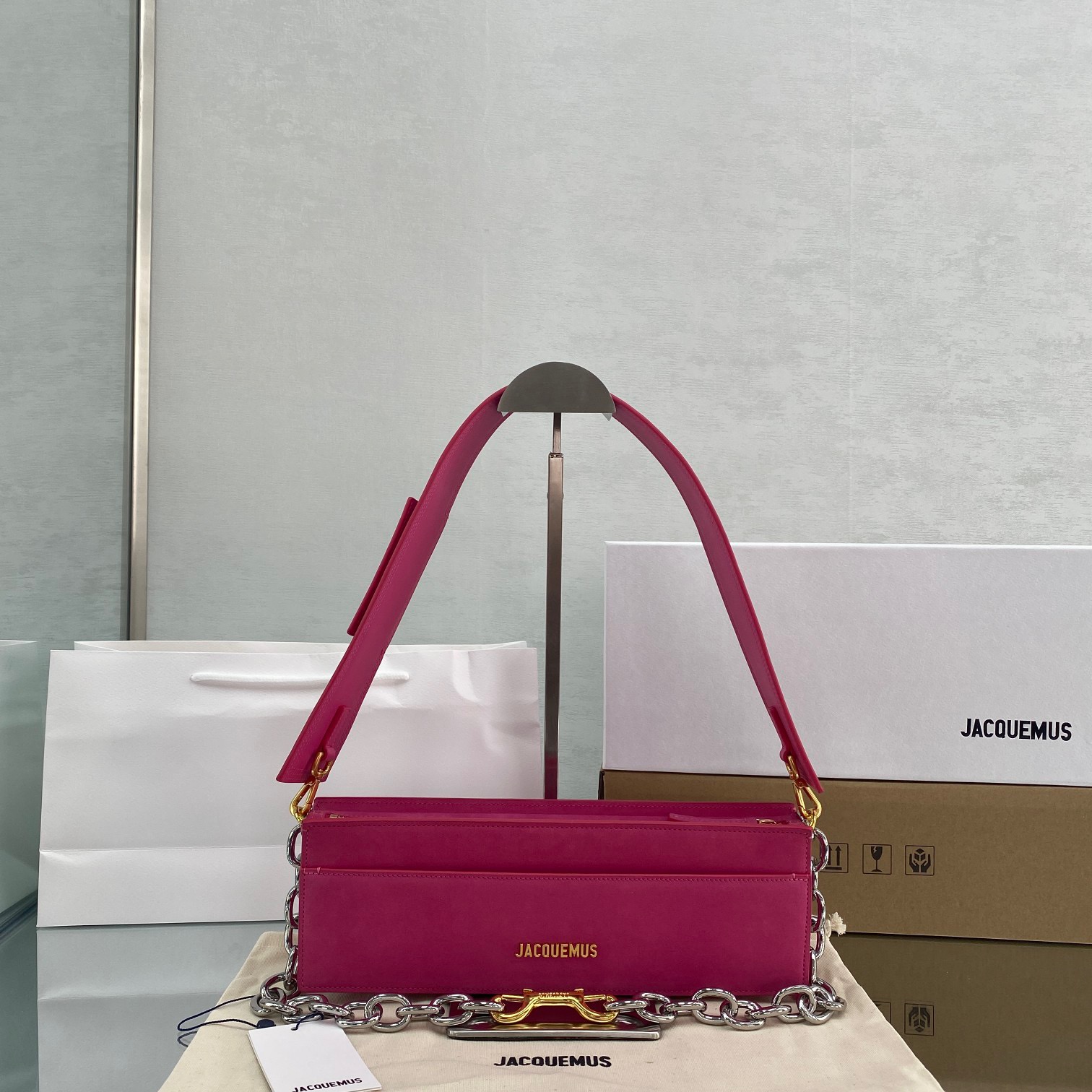 fb638e_802bbfbcdeaf4716ad1b33fc97165b63mv2.jpg Jacquemus Le Sac Ciuciu 30 Pink - Image 1