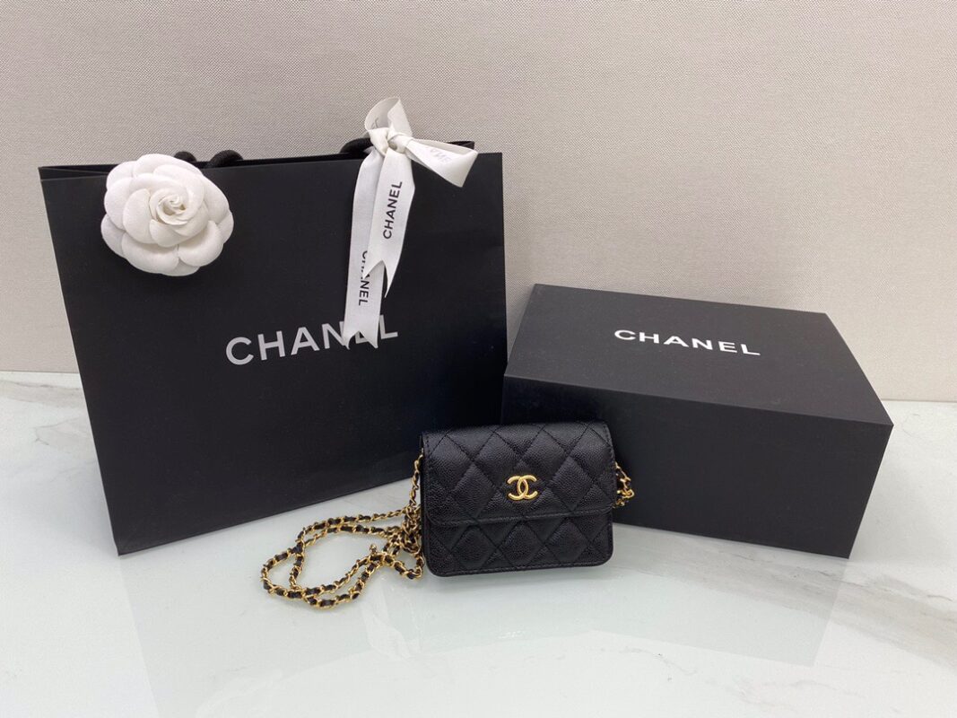 Chanel WOC Mini 12 in Black