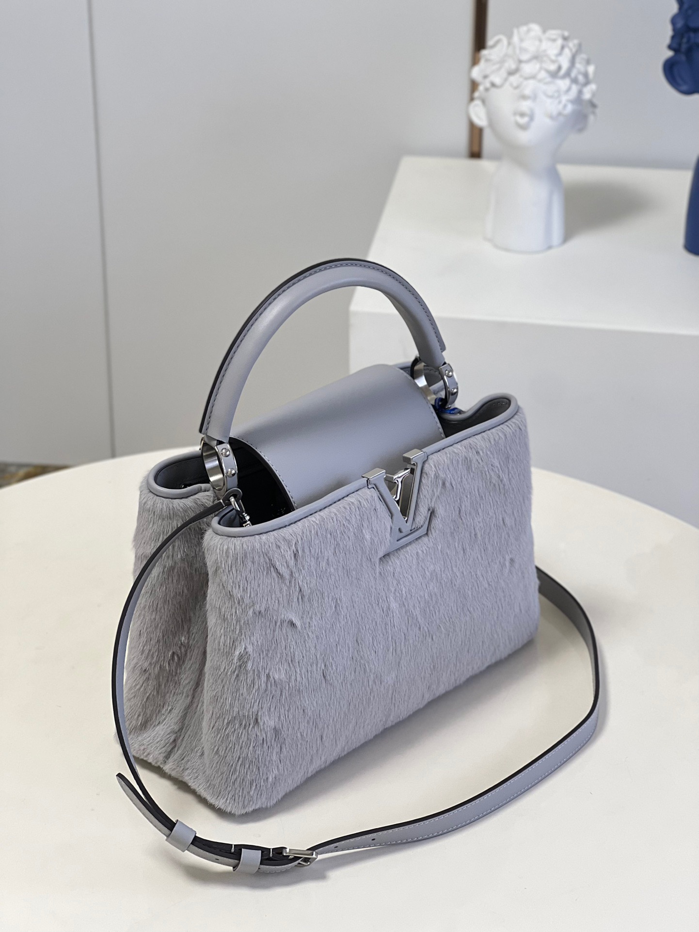 fb638e_84869500e6f04faa83cb54a85bf071b0mv2.jpg Louis Vuitton Capucines BB Medium Handbag in Gray Mink - Image 1