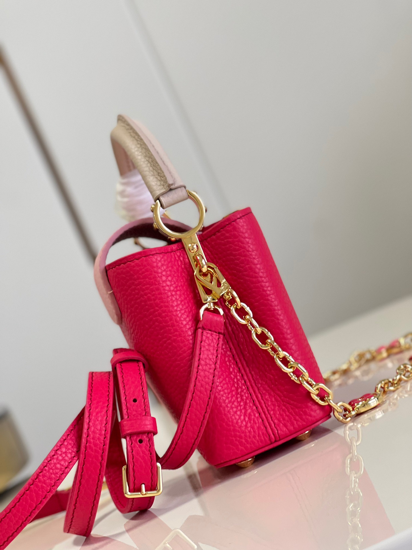 Louis Vuitton Capucines Mini Handbag in Rose - Image 5