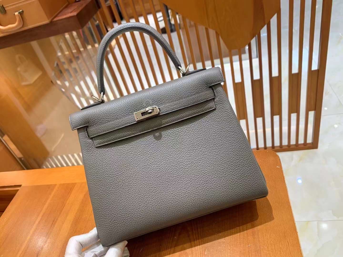 fb638e_8821f6c33a8347d7b6e0686218cf092bmv2.jpg Kelly 25 Togo Etain - Image 1