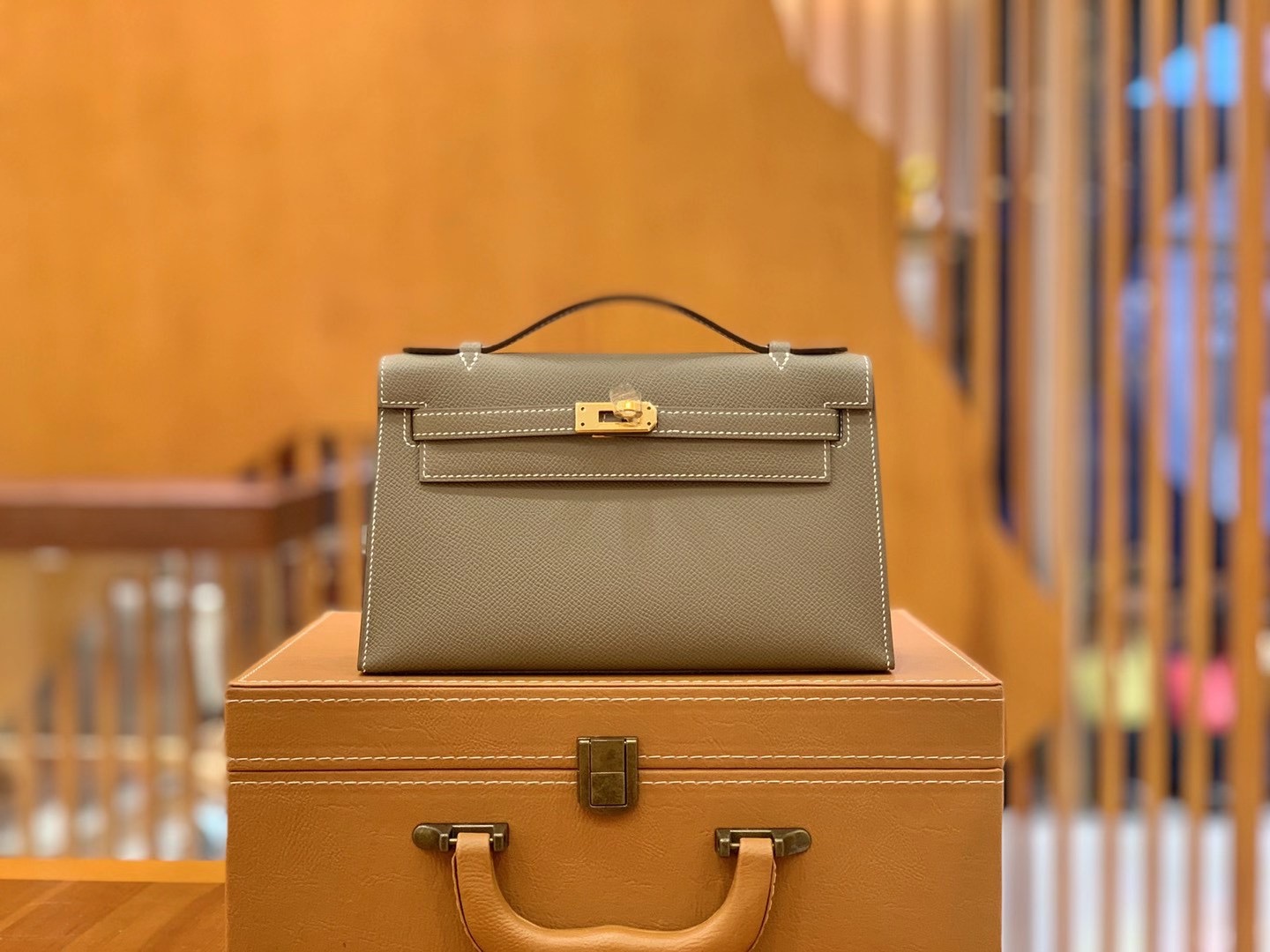 fb638e_88222934184b4597a1bbfae47aa89d09mv2.jpg Pochette Epsom - Image 1