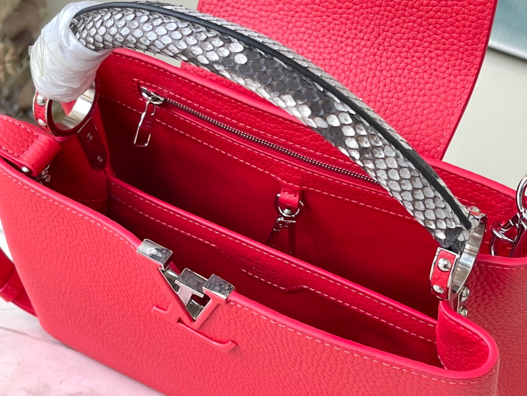 Louis Vuitton Capucines BB Medium Handbag in Red - Image 9
