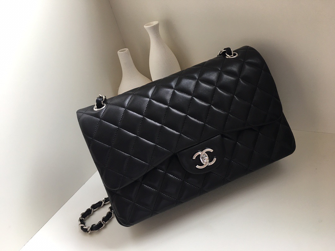 fb638e_88c409ecde7d4233836d57ccde840bfdmv2.jpg Chanel Classic Flap 30 Jumbo Black - Image 1