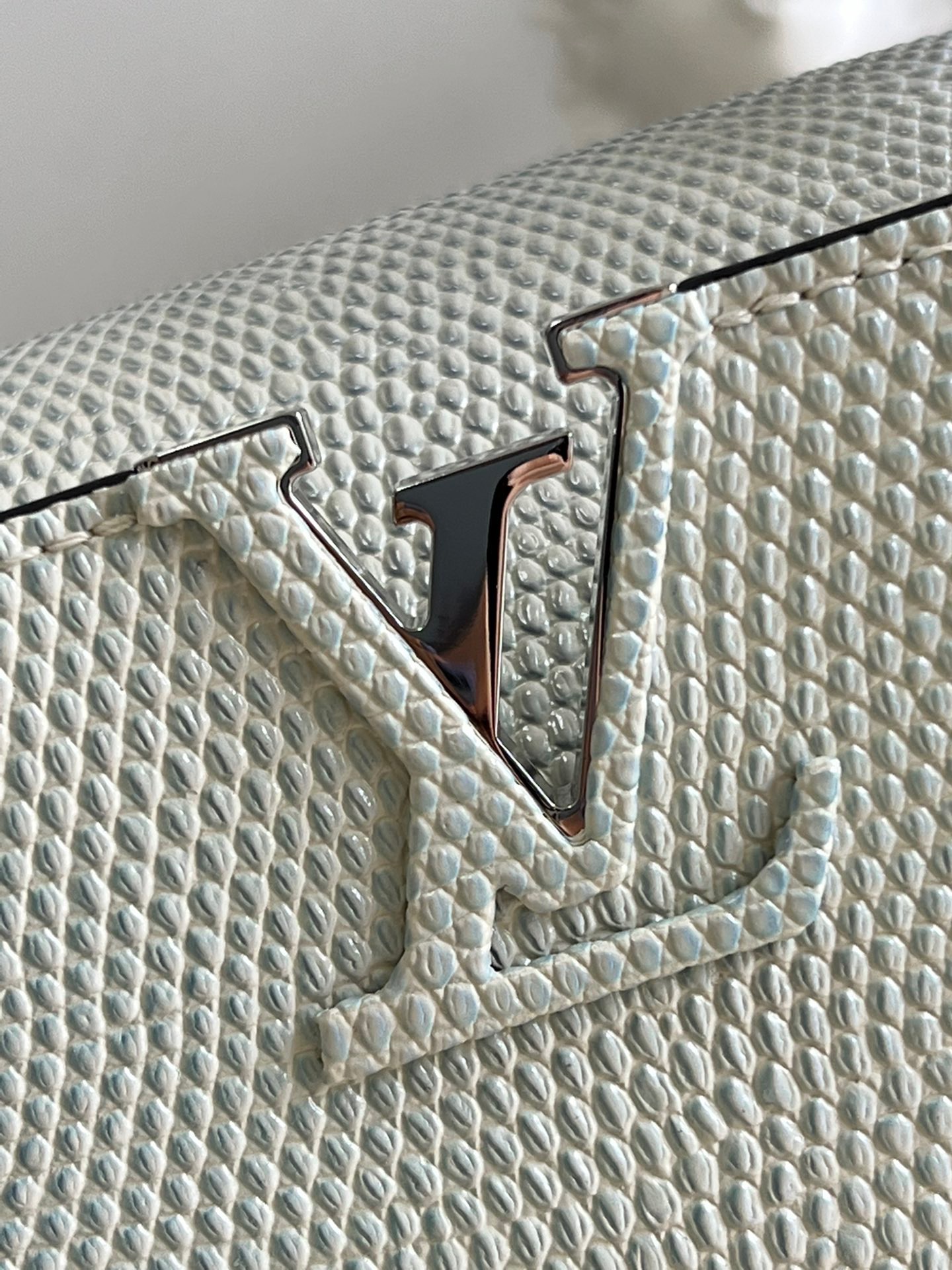 Louis Vuitton Capucines BB Small Handbag in Gradient Blue - Image 7