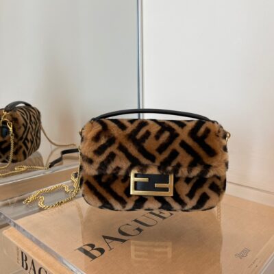 Fendi Shealing Baguette bag