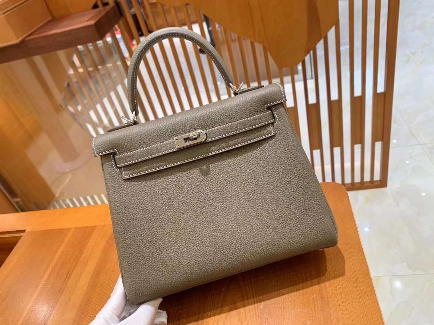 fb638e_8da9b5e819d14b3f89736b07fd8dc1a4mv2.jpg Kelly 25 Epsom Eutope - Image 1