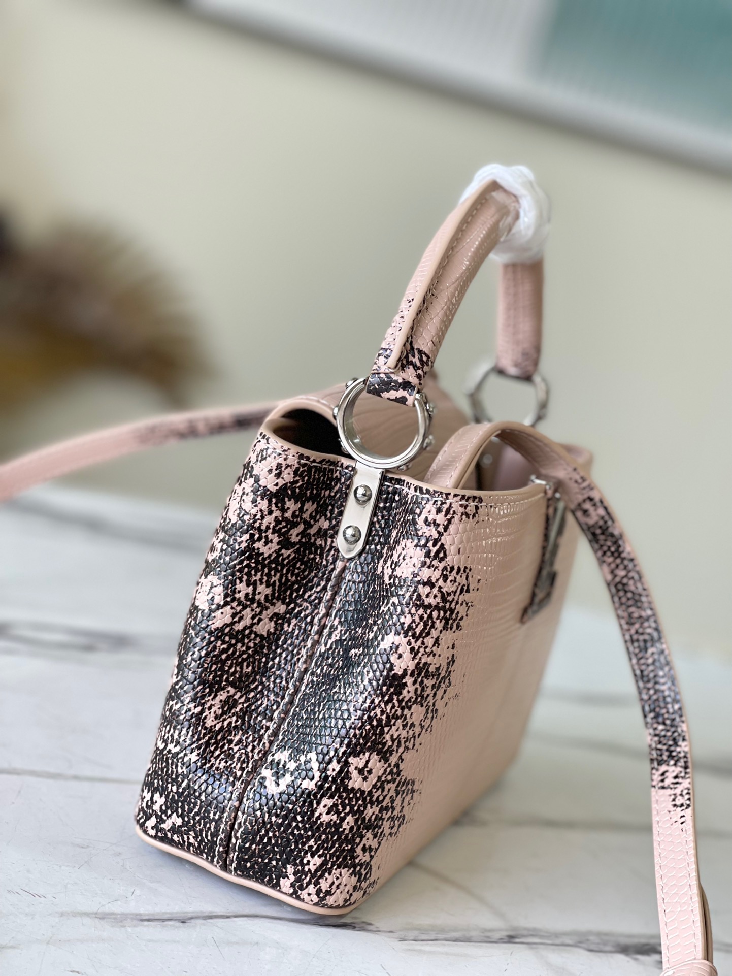 Louis Vuitton Capucines Mini Handbag in Khaki Lizard - Image 4