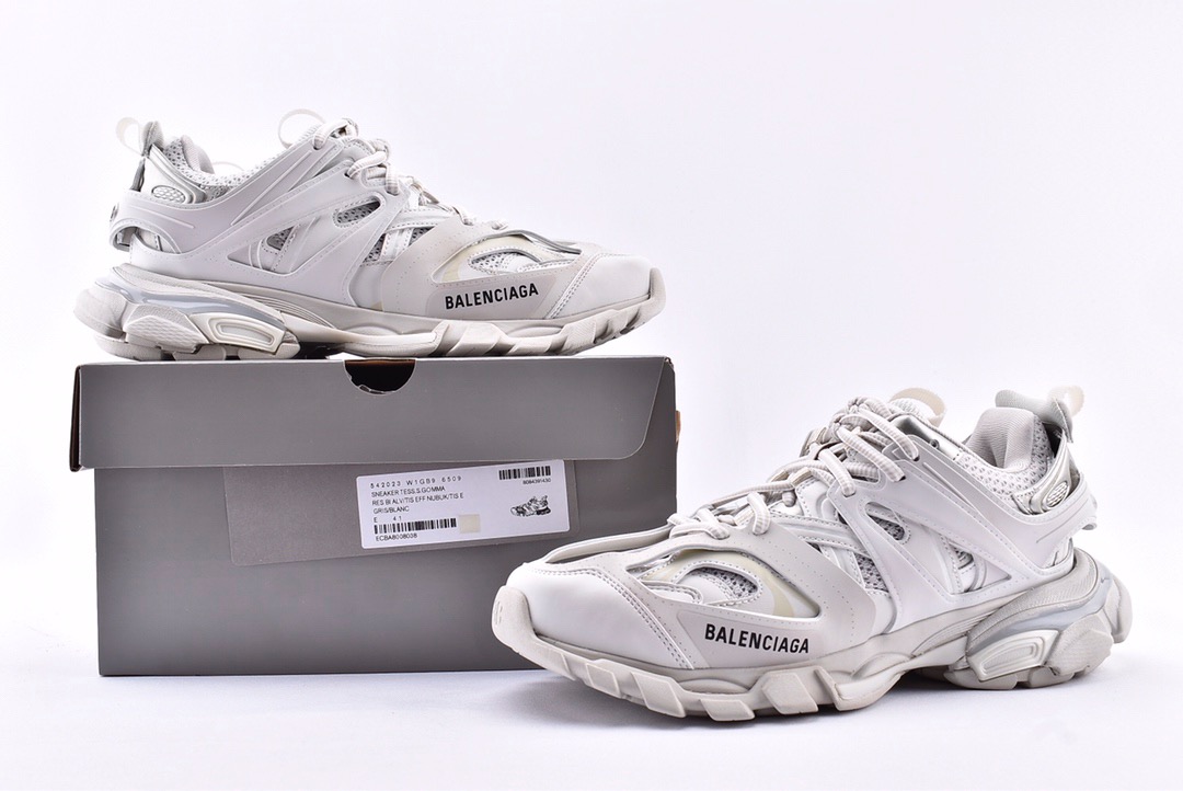 fb638e_9186160c63ba4c58b25418eddb40819emv2.jpg Balenciaga 3 Retro Daddy Shoes - Image 1
