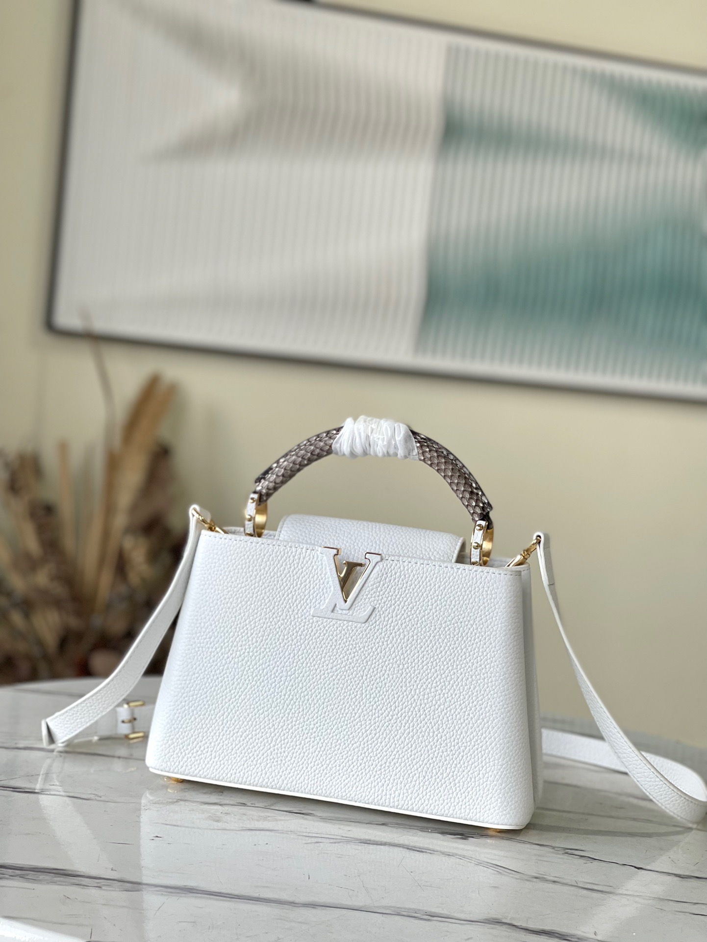 fb638e_92716481e9174e0bb7af1dea178569f8mv2.jpg Louis Vuitton Capucines BB Small Handbag in White - Image 1