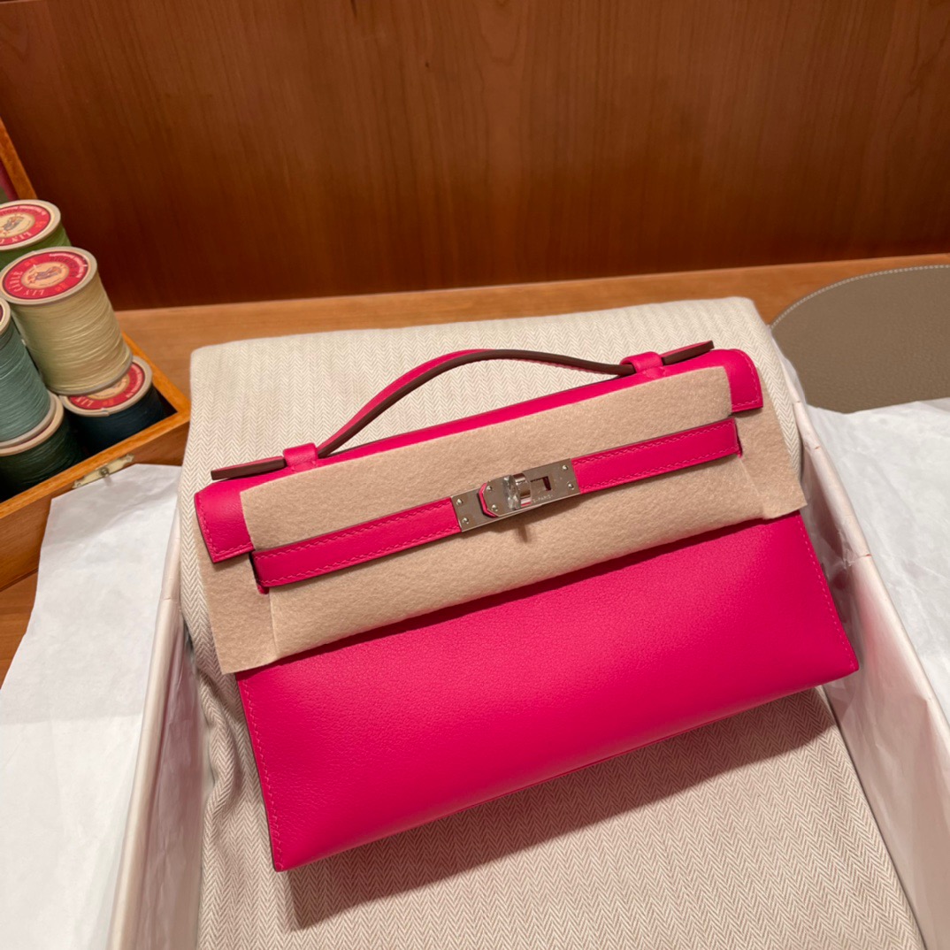fb638e_93441a5be6d24f59983bab22110a1348mv2.jpg Kelly Pochette Swift Rose Mexico - Image 1