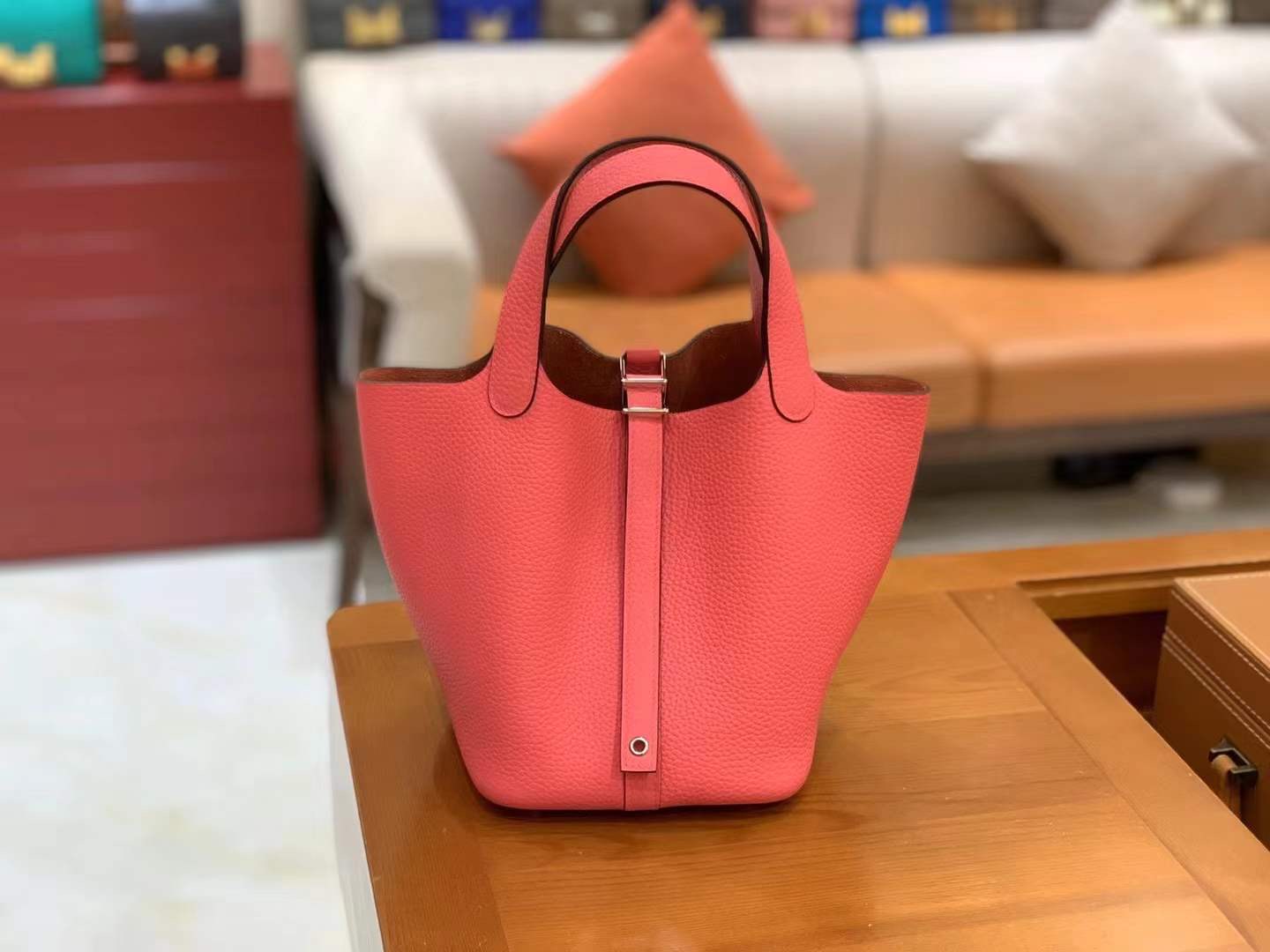 fb638e_93af835d9c5a4a9a811a9479f1b099d0mv2.jpg Picotin 18 Pink - Image 1