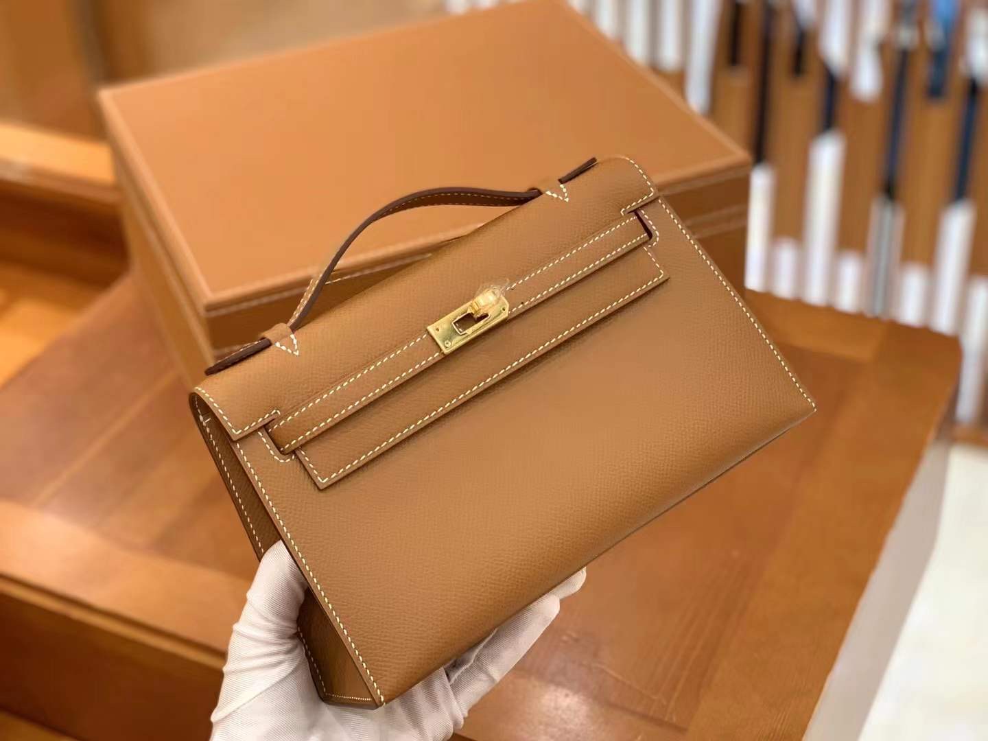 fb638e_94327a94c5cb43ebbd00c2998736d8a4mv2.jpg Kelly Pochette Epsom Golden Brown - Image 1