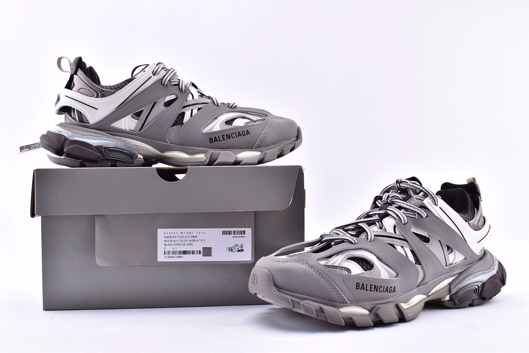 fb638e_952d16f3501c4d739b4af87cce30940emv2.jpg Balenciaga 3 Retro Daddy Shoes - Image 1