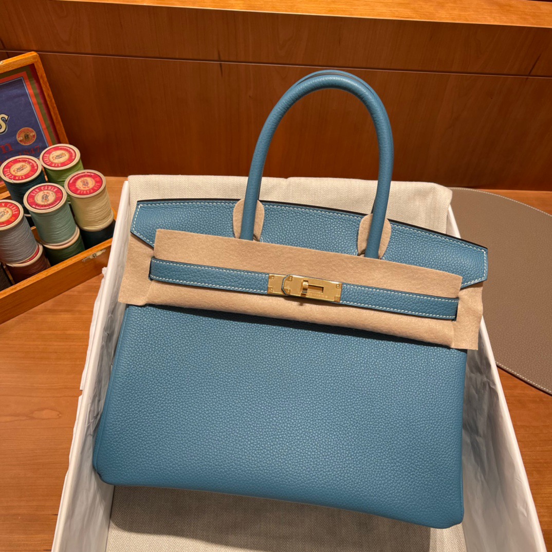 fb638e_954f4d31a4aa4947ac92ea98aaefdcbamv2.jpg Birkin 30 Togo Denim Blue - Image 1