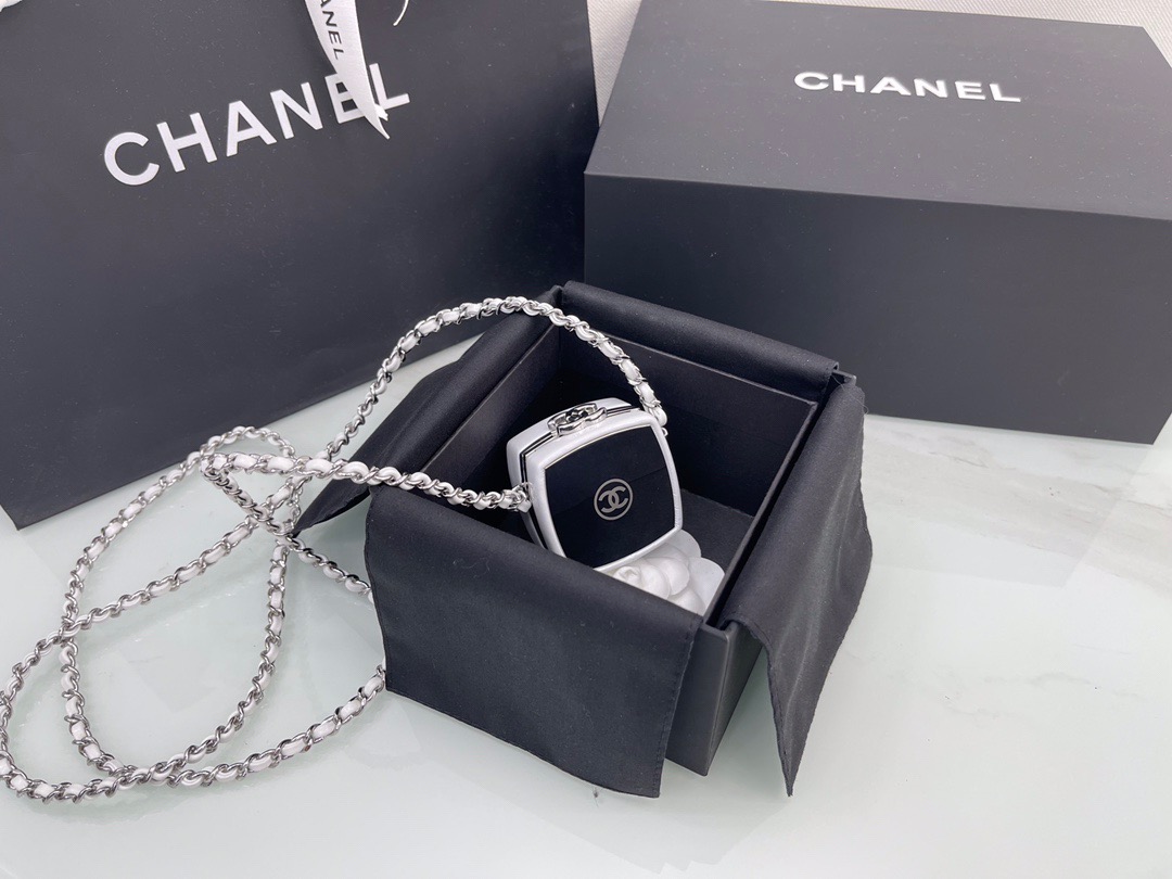 fb638e_9630dbc4546c4355a45e144803125ddamv2.jpg Chanel 21 - Image 1