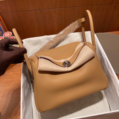 Lindy 26 Clemence Biscuit