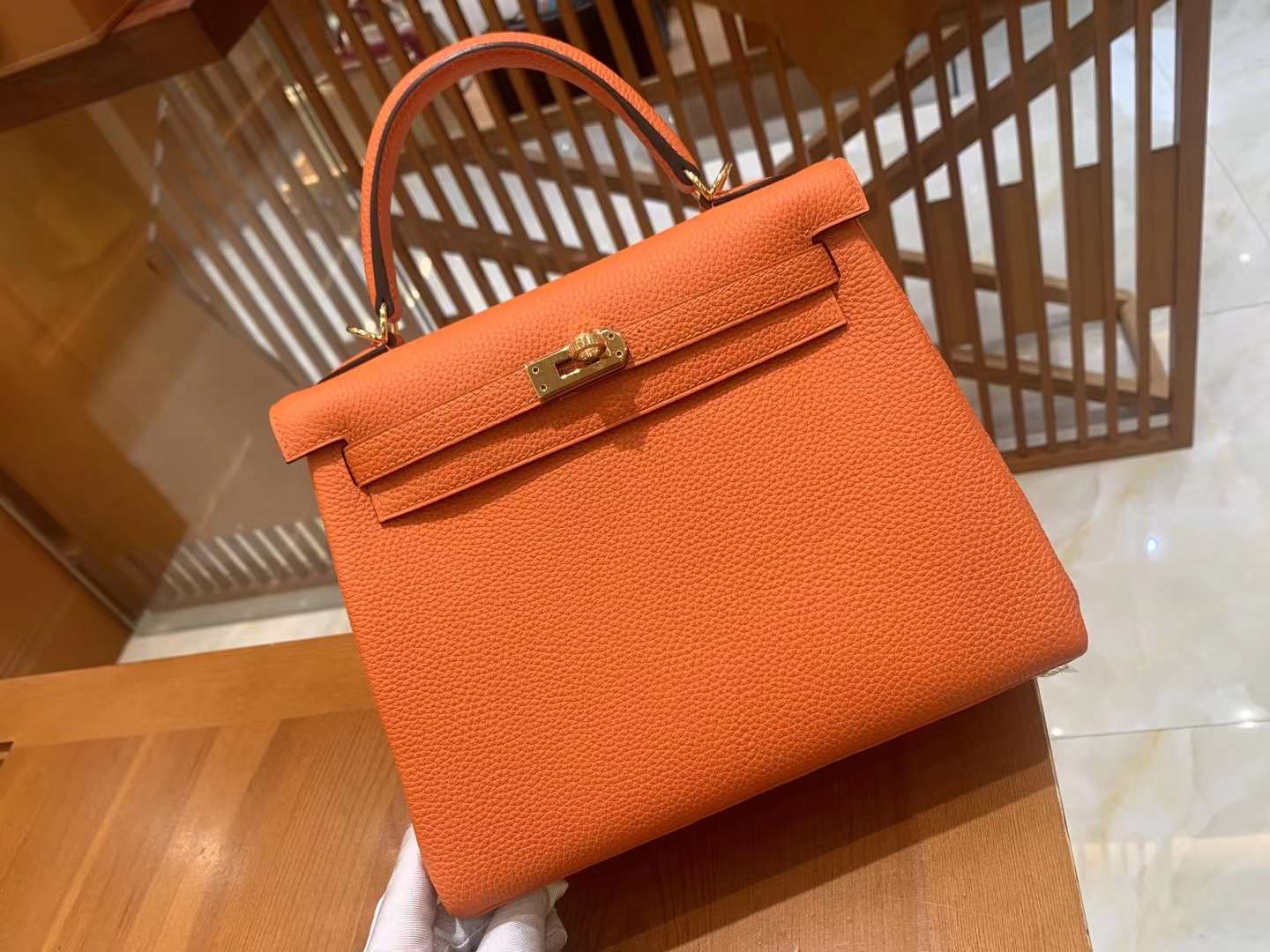 fb638e_974342cda79e44759000f0233f1fa44amv2.jpg Kelly 25 Togo Orange - Image 1